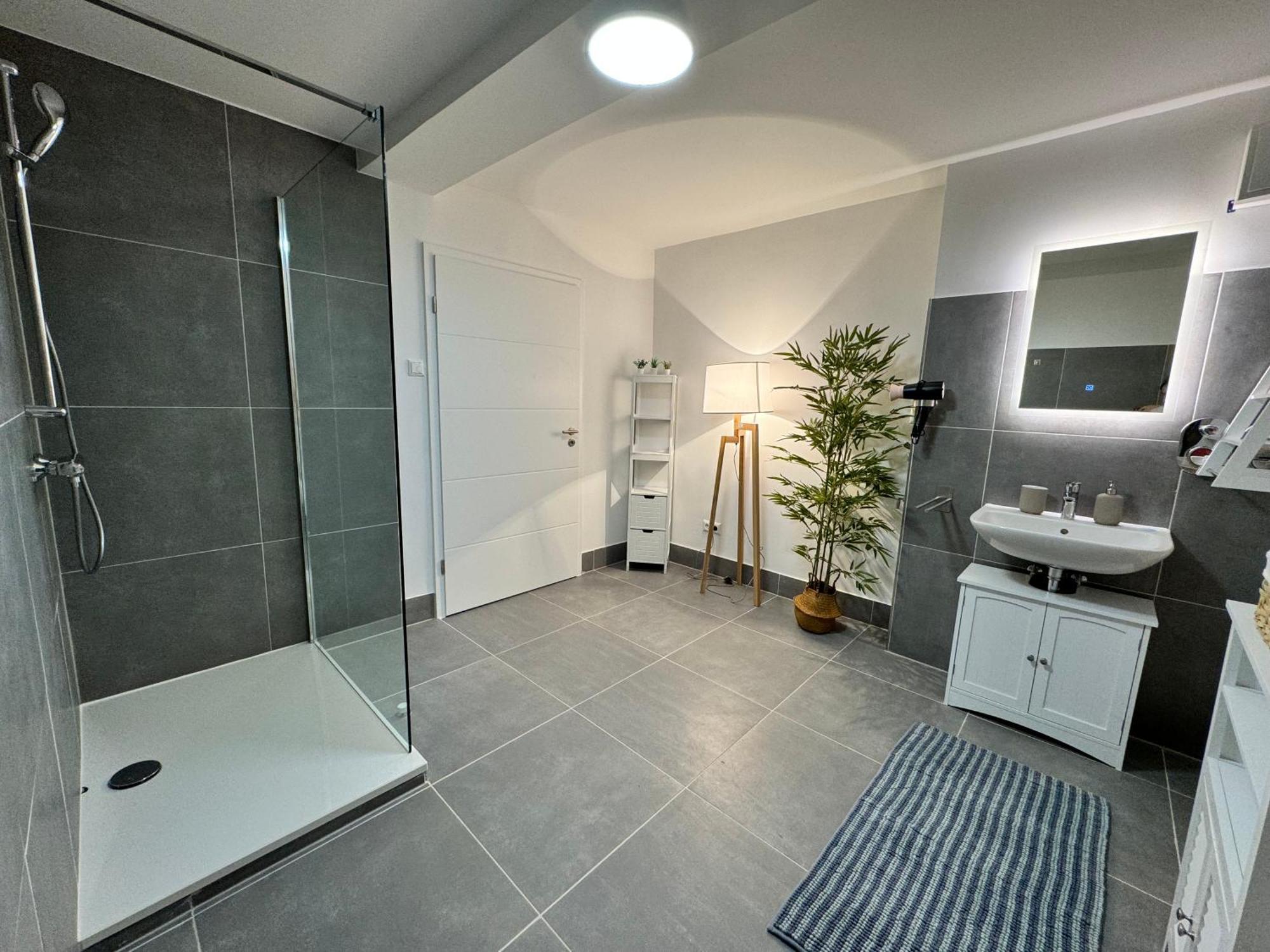 Stadtoase: Exklusive Apartments Fuer Ruhe Und Entspannung BRE Exterior photo